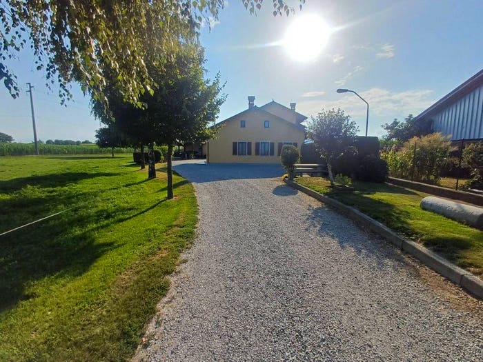Casa con 6 locali in vendita in Via Costigliole, Villafalletto