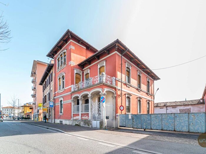 Casa con 6 locali in vendita in Via Giovanni Micesio, Volpe Villalta, Udine