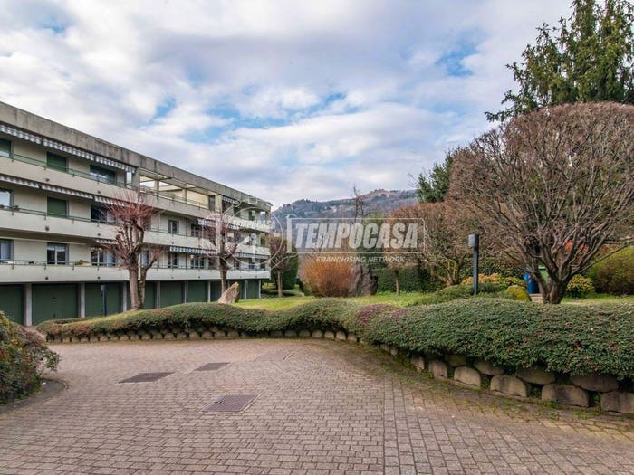 Appartamento quadrilocale in vendita in Via Ariberto da Intimiano, Lora, Como