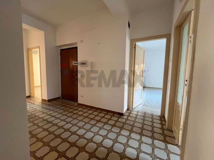 Appartamento con 6 locali in vendita in Via Alessandro Manzoni, Centro, Caltagirone