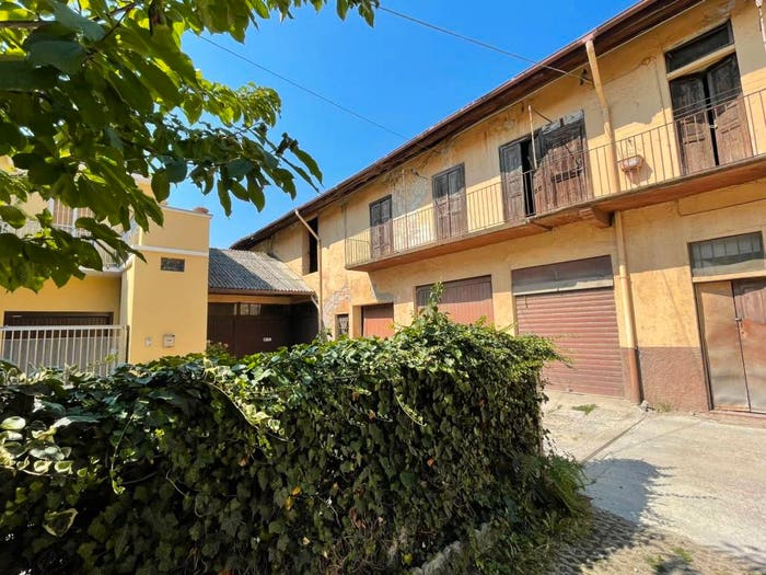 Casa con 5 locali in vendita in Corso della Vittoria, Centro, Caronno Pertusella
