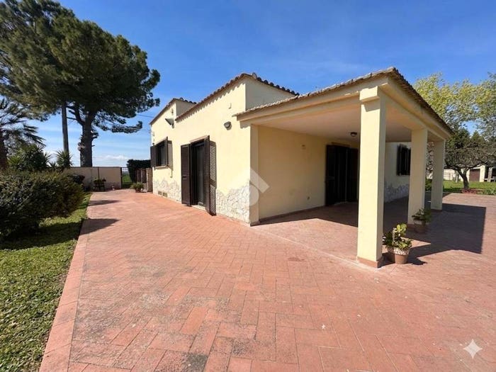 Casa quadrilocale in vendita in Via Trinitapoli, Centro Storico, Foggia