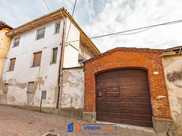 Casa con 6 locali in vendita in Via Umberto Giordano, Centro, Novello