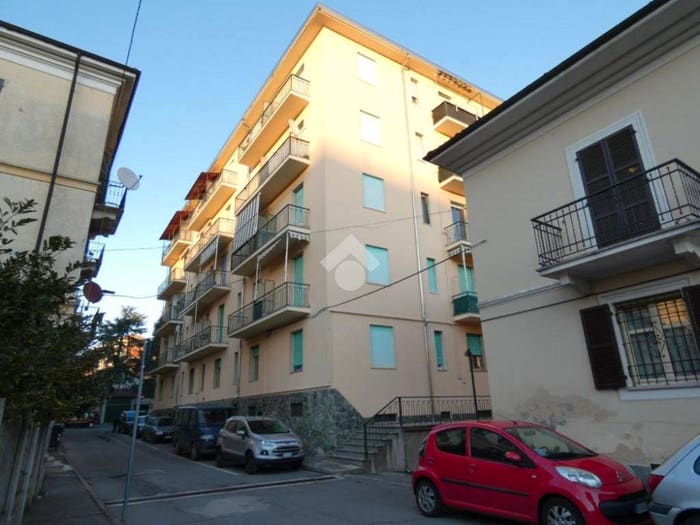 Appartamento trilocale in vendita in Via Giordano Bruno, Centro, Acqui Terme