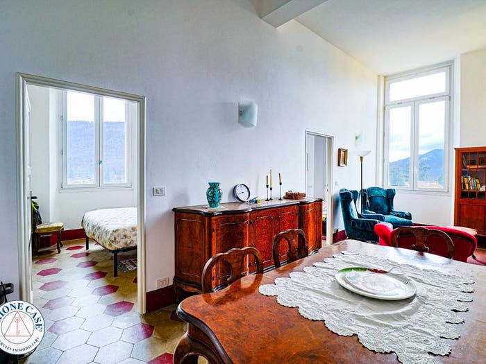 Appartamento quadrilocale in vendita in Via Asilo, Marchirolo