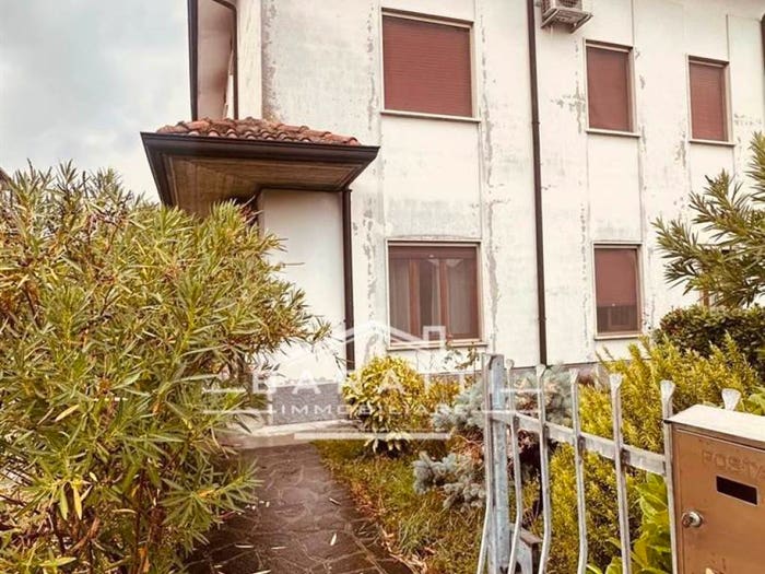 Casa con 6 locali in vendita in VIA G LEOPARDI, Borgoforte, Borgo Virgilio