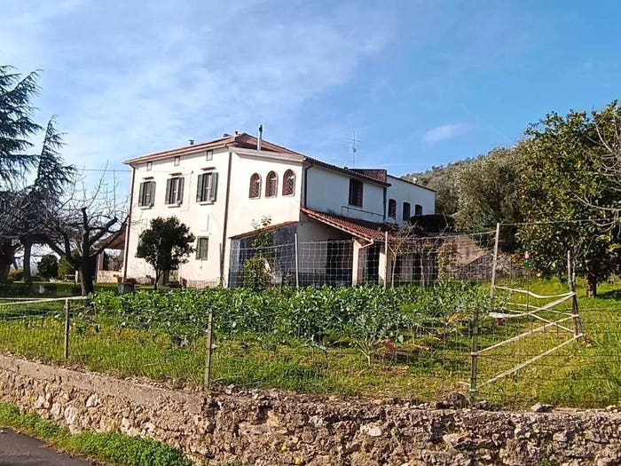 Casa con 6 locali in vendita in via Giovanni Ninni, Campagna