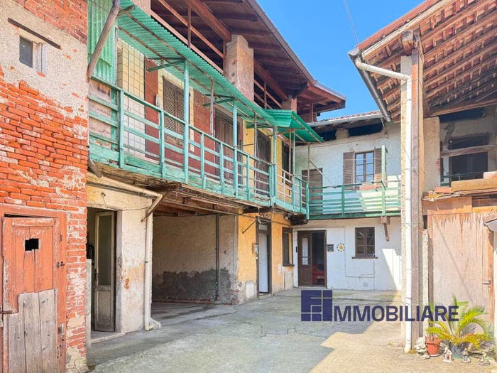 Casa con 6 locali in vendita in Via Rocca, Centro, Angera