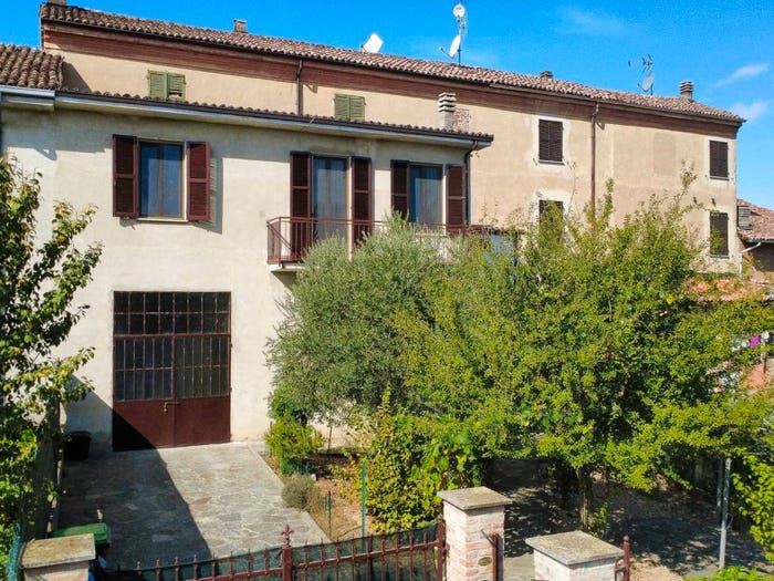 Casa con 6 locali in vendita in Via Emilio Broglio, Villalvernia