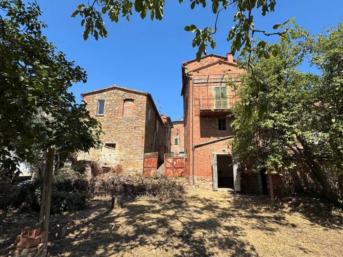 Casa con 5 locali in vendita in Pozzo Della Chiana, Foiano della Chiana