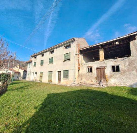 Casa con 6 locali in vendita in Sarmede