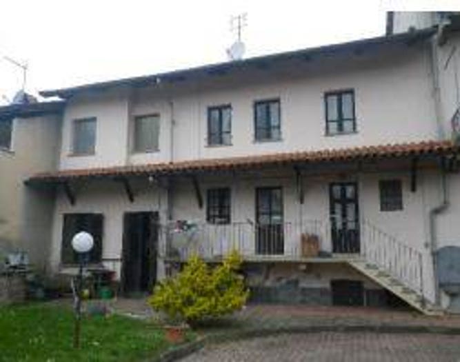 Casa con 6 locali in vendita in Via Giuseppe Mazzini, Centro, Valperga