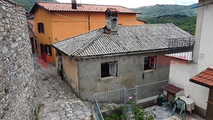 Casa quadrilocale in vendita in Via Sotto Il Melo, Careggine