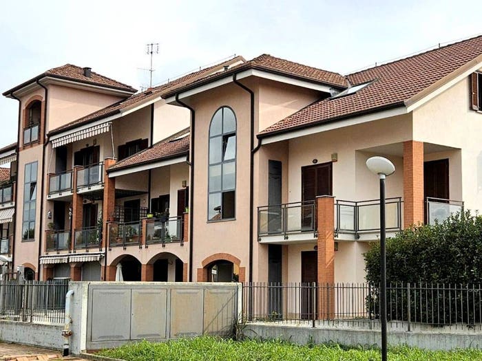 Appartamento con 5 locali in vendita in VIA MAZZE' E, Centro, Chivasso