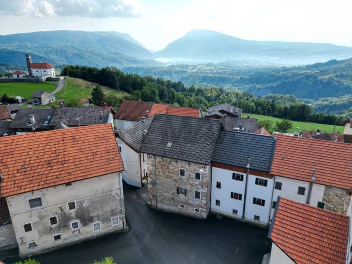 Casa con 6 locali in vendita in Piazza Concordia, San Martino D'Alpago, Chies d'Alpago