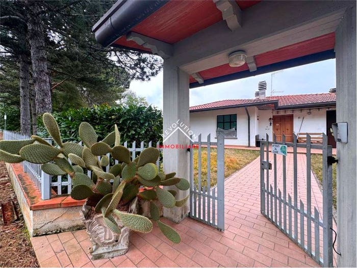 Casa con 6 locali in vendita in Fraccano, Città di Castello