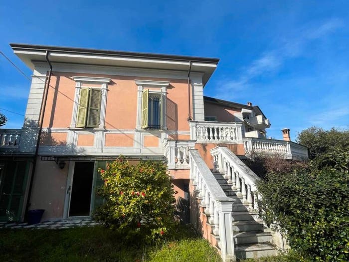Casa con 6 locali in vendita in Avenza, Carrara