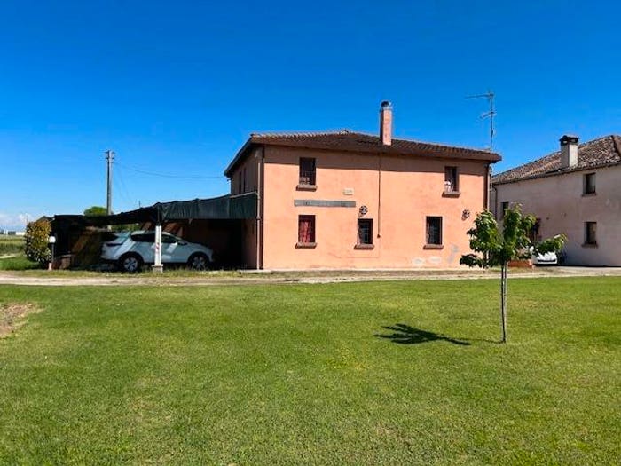 Casa con 6 locali in vendita in Occhiobello