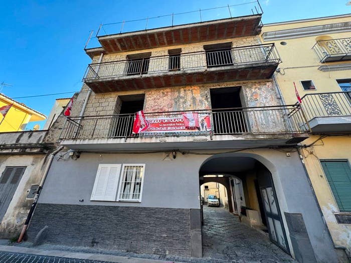 Appartamento con 6 locali in vendita in Brusciano