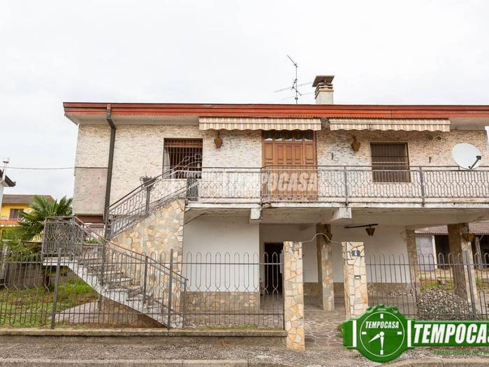 Casa con 6 locali in vendita in Via Dante Alighieri, Centro, Borghetto Lodigiano