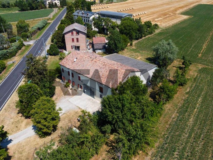 Casa con 6 locali in vendita in Via Romana, Poviglio