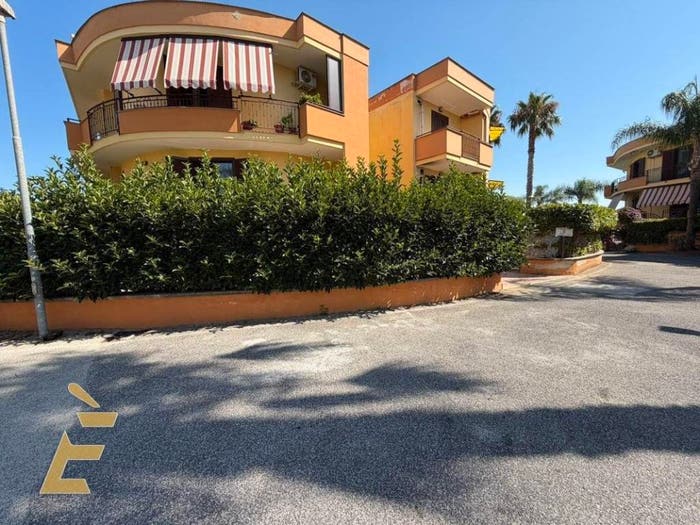 Appartamento trilocale in vendita in Via ripuaria, Varcaturo, Giugliano in Campania
