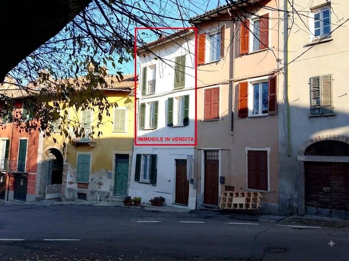 Casa quadrilocale in vendita in Via delle Fosse, Centro, Casteggio
