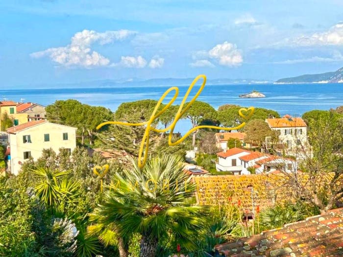 Casa con 6 locali in vendita in Viale Luigi Einaudi, Centro, Portoferraio