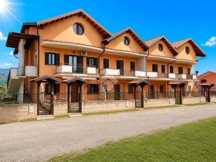 Casa quadrilocale in vendita in Via Tesori, Taverna, Montalto Uffugo