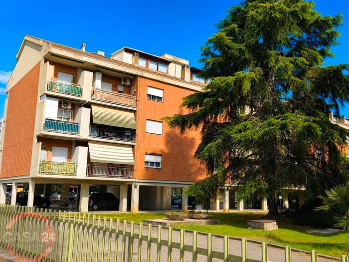 Appartamento con 5 locali in vendita in Viale Niccolò Paganini, Q, Latina