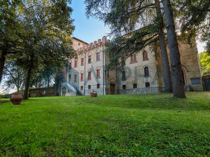 Casa con 6 locali in vendita in Via Novello Malatesta, Centro Storico, Cesena