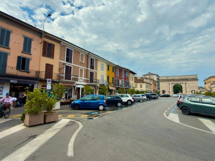 Casa con 6 locali in vendita in Piazza Papa Giovanni XXIII, Centro Storico, Crema
