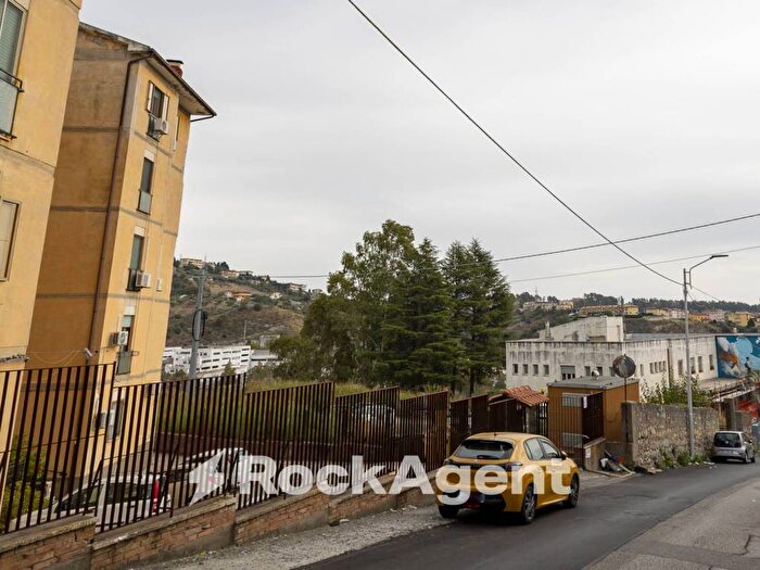 Appartamento trilocale in vendita in Via Domenico Marincola Pistoia, Sala, Catanzaro