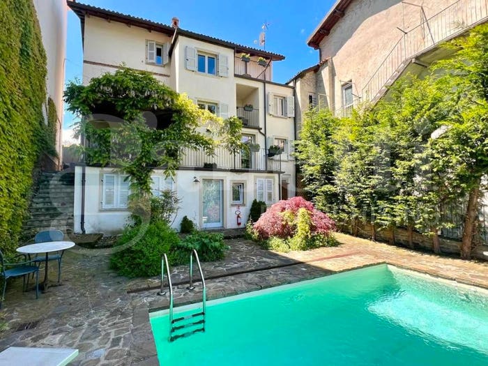 Casa con 6 locali in vendita in Via Umberto I, Centro, Bossolasco