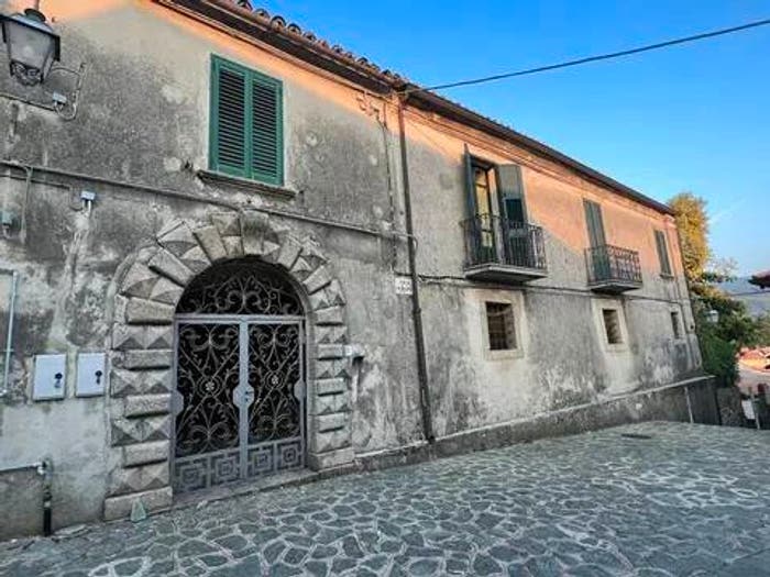 Casa con 6 locali in vendita in Piazza Municipio, Centro, Torre di Ruggiero