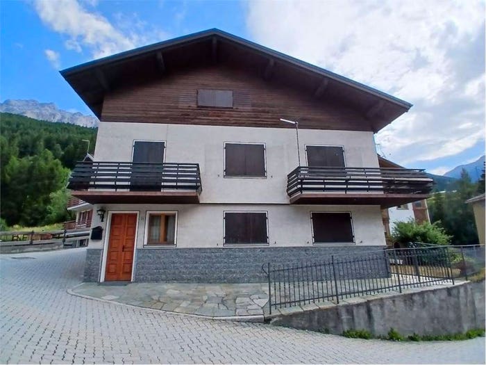 Casa con 6 locali in vendita in Via Uzza, Uzza, Valfurva