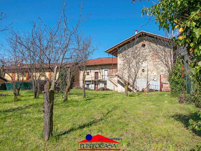 Casa con 10 locali in vendita in Villar San Costanzo