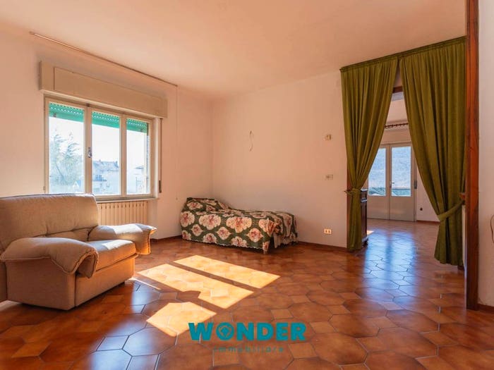 Casa quadrilocale in vendita in Frazione Clocchi, Moscheri, Trambileno