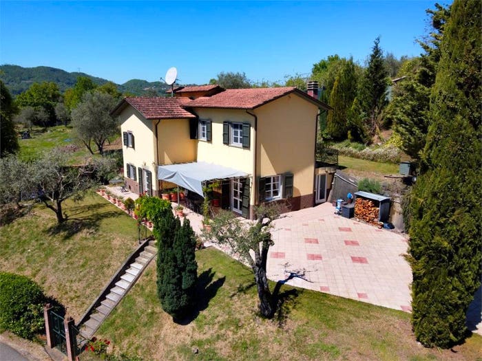 Casa con 6 locali in vendita in Fivizzano