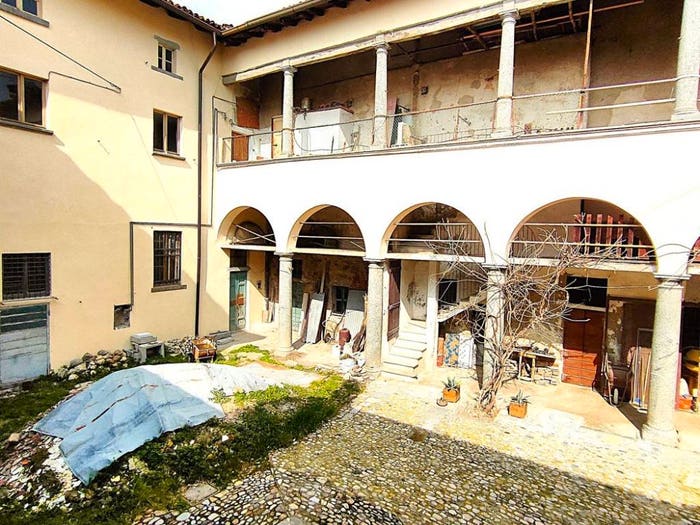 Casa con 6 locali in vendita in Via Carolina Pulici, Albese con Cassano