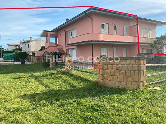 Casa con 6 locali in vendita in Viale dei Gerani, Centro, Sellia Marina