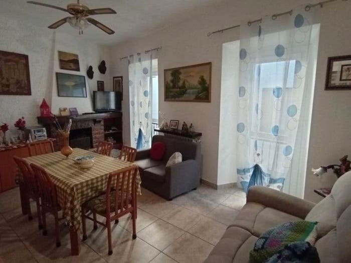 Appartamento quadrilocale in vendita in Via Vittorio Emanuele II, Centro, Rogeno