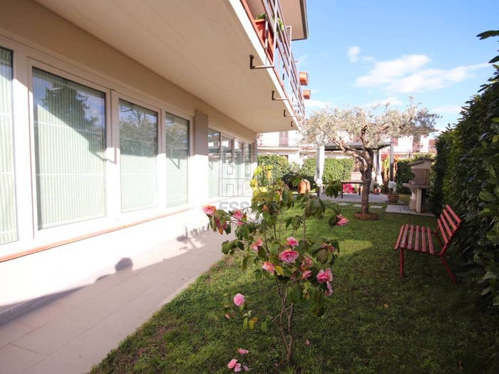 Casa con 6 locali in vendita in Viale G Puccini SAnna, Sant'Angelo, Lucca
