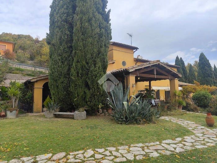 Casa con 6 locali in vendita in Via Rotondolo, Valtopina