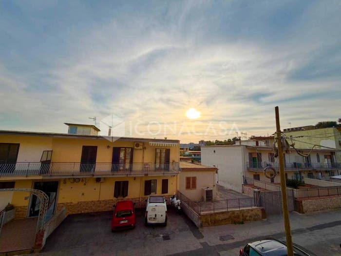 Appartamento trilocale in vendita in Via Giuseppe Occhialini, Pianura, Napoli