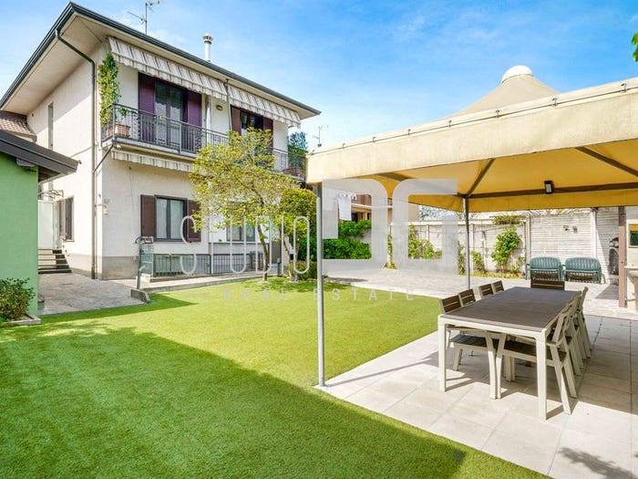 Casa con 6 locali in vendita in Via Como, Cesano Maderno