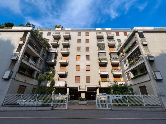 Appartamento trilocale in vendita in Via Cadolini, Lodi Brenta, Milano