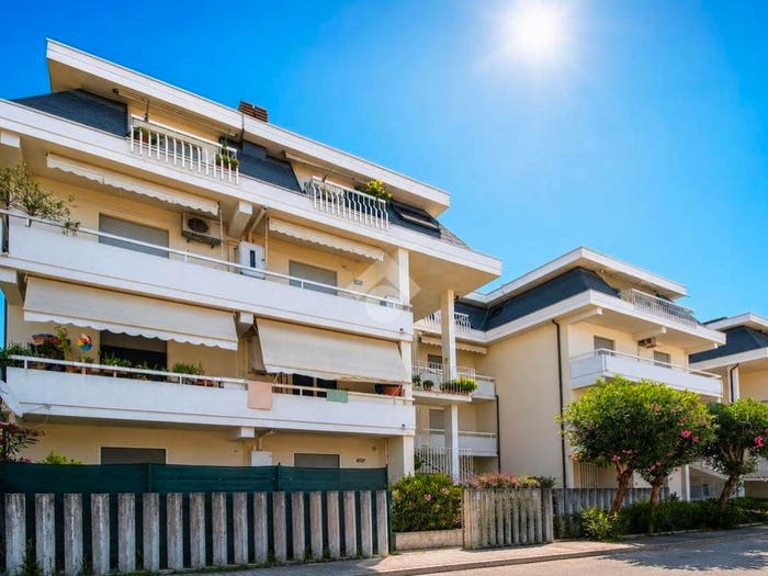 Appartamento trilocale in vendita in Via Ponza, Centro, Grottammare
