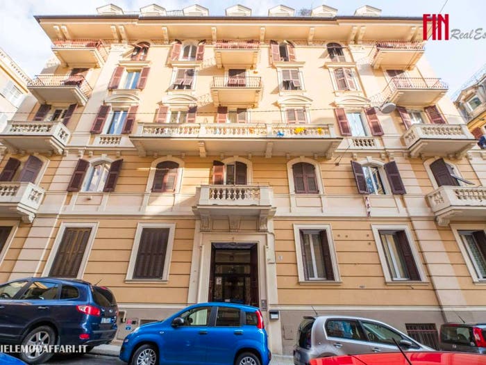 Appartamento trilocale in vendita in via Via Marcello Durazzo, Manin, Genova