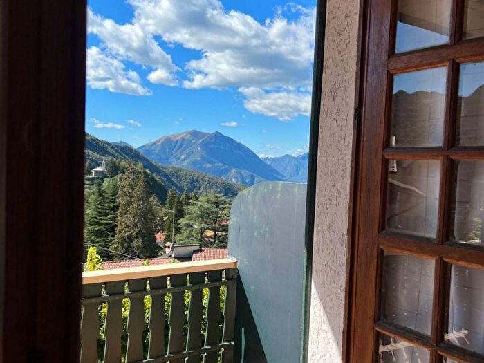 Appartamento bilocale in vendita in Via Solferino, Centro, Esino Lario